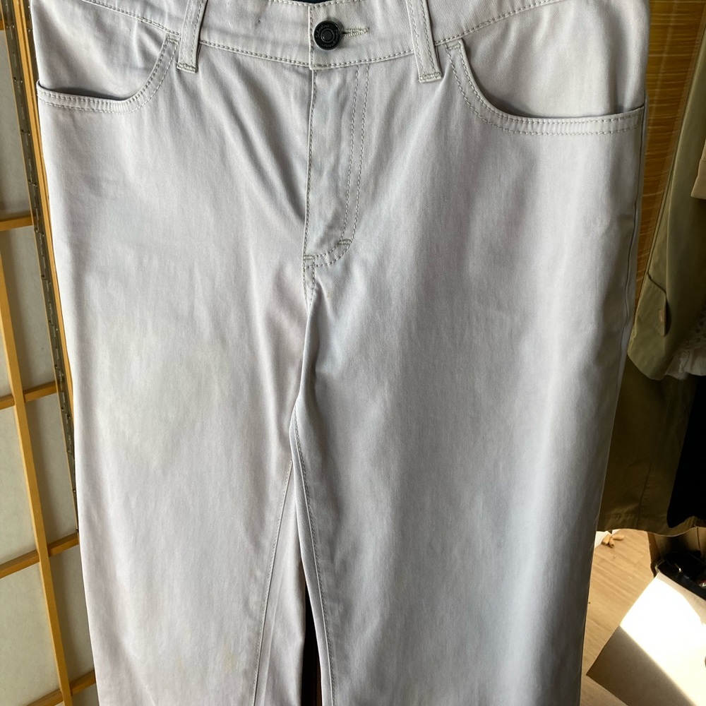 FERRAGAMO 42 straight leg khaki inseam 30 rise 9 waist 15 hip 18 hem 9